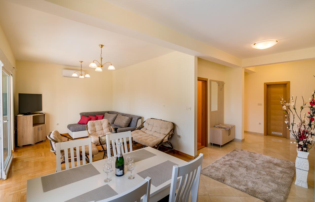 Apartments Rivijera تْشيرسيك نوفي المظهر الخارجي الصورة
